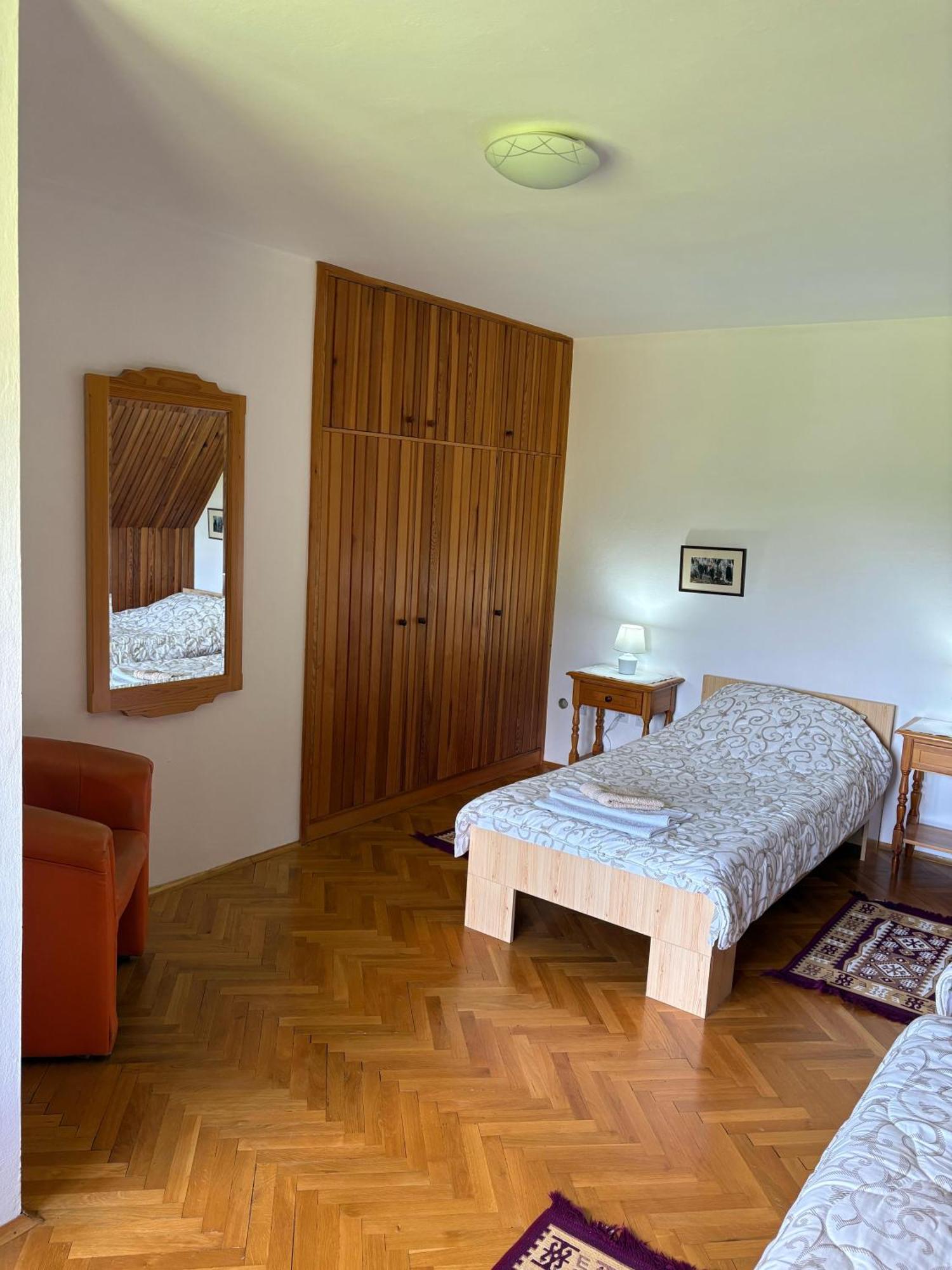 Vila Trtovic Nova Varos Luaran gambar